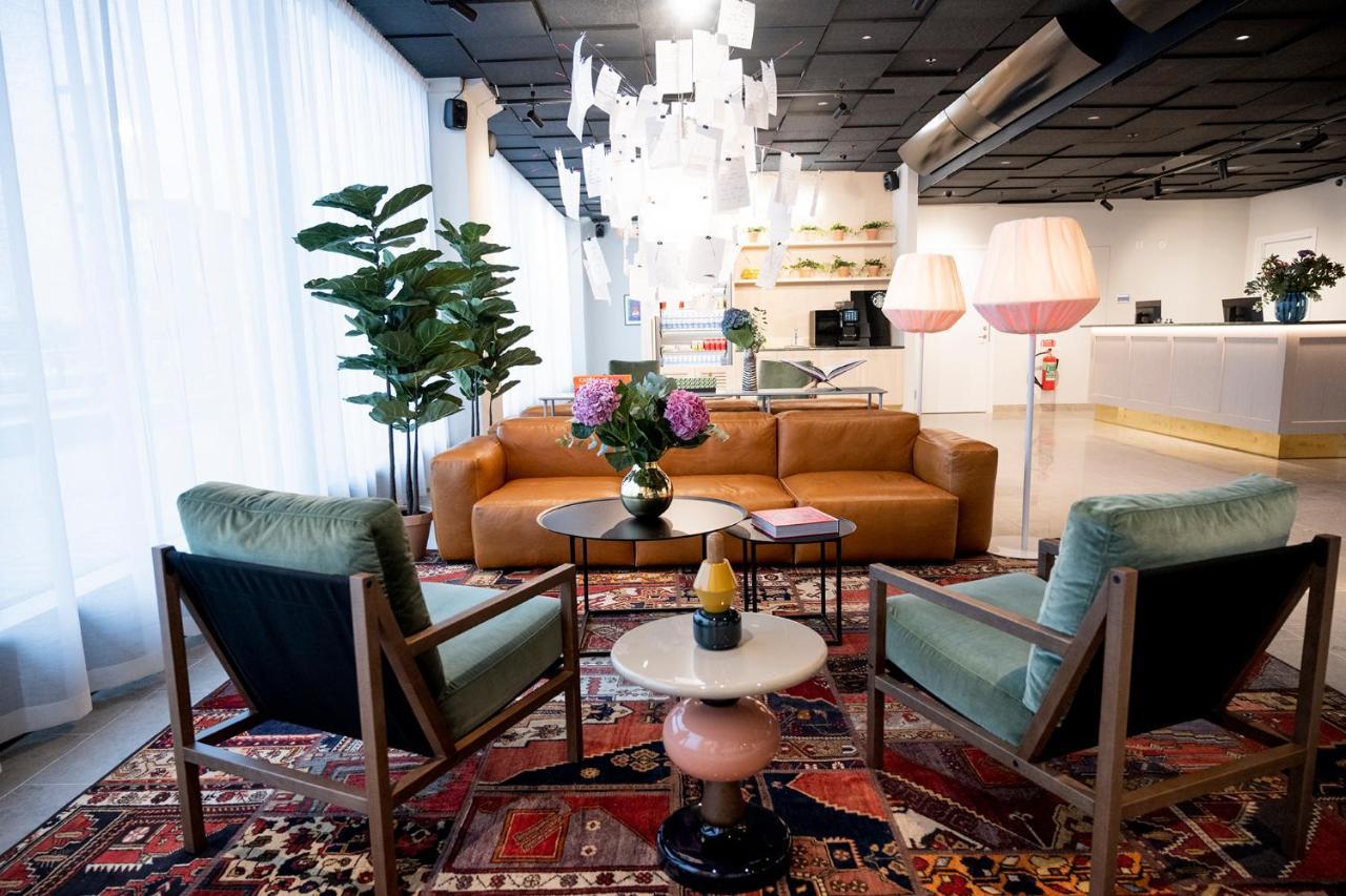 Biz Apartment Bromma Stockholm Eksteriør bilde The lobby of the hotel